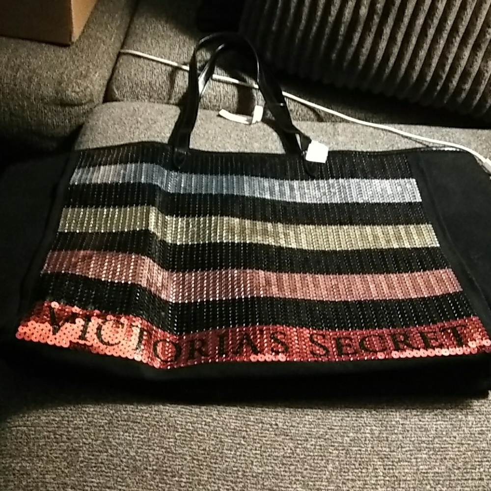 VS Large  tote NWT